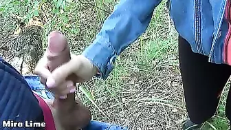 Daddy and stepdaughter fucks in the forest while mommy does not see