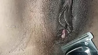 My slave shaving my snatch