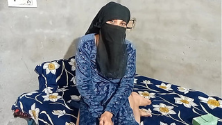 Muslim bitch got poked by the delivery man to satisfy her snatch's heat